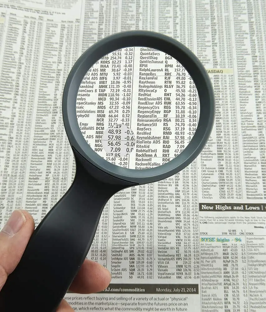 Carson Handheld 2.5x Magnifier With 5x Spot - Image 3